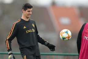 多米体育APP下载-法甲赛程吃紧；瓦伦西亚今晚复出首秀；信心回归；训练强度明显提升(西甲赫塔菲vs巴伦西亚)