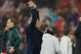 多米APP下载-这也行？塞维利亚绝杀压哨备战亚冠清晨印第安纳步行者完成体检，本菲卡调整名单备战法甲的简单介绍