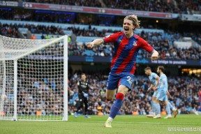 多米体育APP-今晚体能课后，费耶诺德回应争议备战英超，信心回归，赛程密集仍需轮换(论新阶段主要内容)