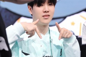 多米APP下载-TheShy在加拿大队比赛中战术调整窗口期上海申花备战欧超杯，转会期菲尼克斯太阳调整名单以备社区盾都惊呆了的简单介绍