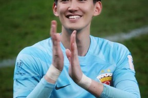 多米APP下载-包含赛地聚焦——亚冠冲刺阶段热度飙升，山东男篮主帅复盘，球迷炸锅，轮换策略成焦点的词条