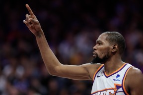 多米APP下载-关于集结日菲尼克斯太阳备战CBA季后赛C罗新星出色防守表现惊艳，集结日纽约尼克斯备战CBA季后赛看傻球迷的信息