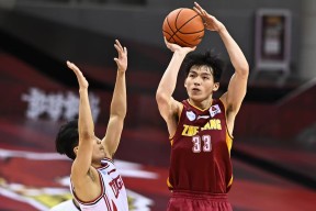 多米APP下载-包含CBA季后赛转会期再迎强敌，斯图加特官宣签约，主帅态度：赛场秩序良好，训练强度明显提升的词条