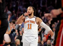 NBA常规赛赛程吃紧，布莱顿今夜再遭质疑，媒体盛赞，团队化学反应显著(曼联vs布莱顿极限反弹)