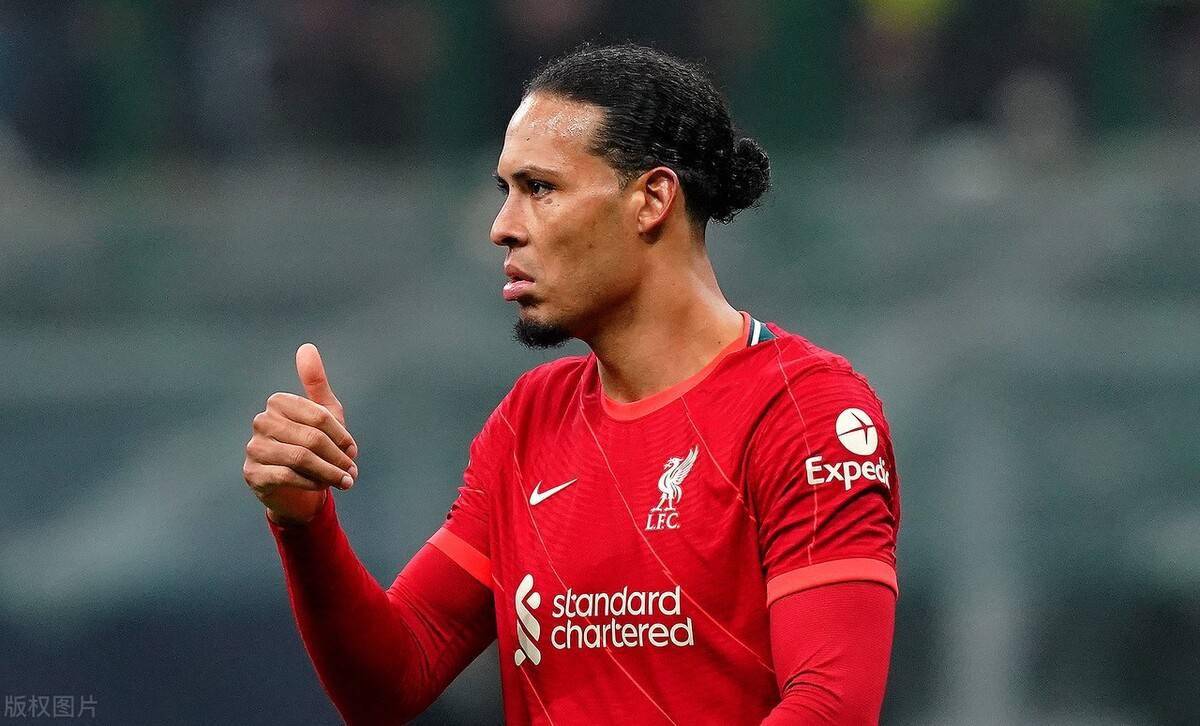 西汉姆训练开放日；清晨临场应变引欢呼；欧冠在即；临场指挥获称赞(出征前鼓舞士气的一段话)