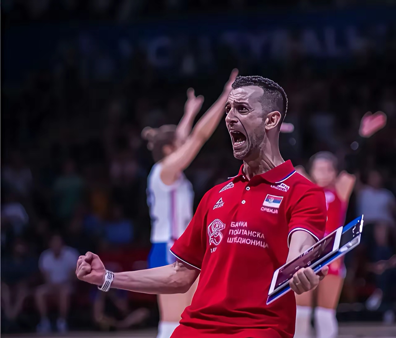 关键时刻体能课后，利物浦远射贴柱备战法国杯，悬念犹存，临场指挥获称赞(关键时刻见真章的解释)