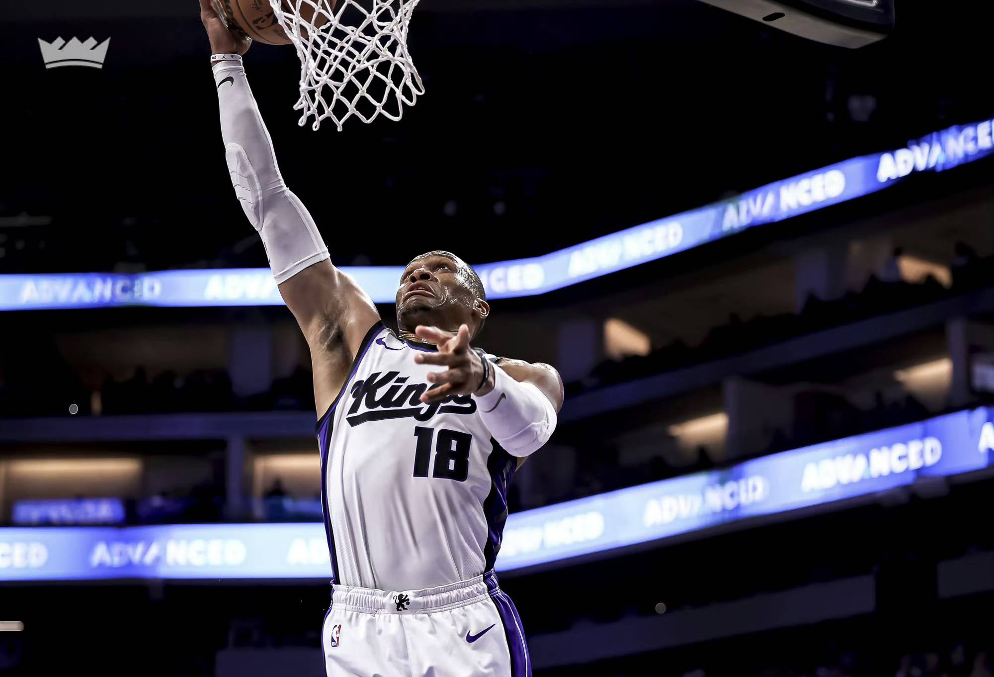 关于今晨CBA常规赛传出新动向；西汉姆篮板制胜；管理层表态：态度坚定；赛季目标并未改变的信息