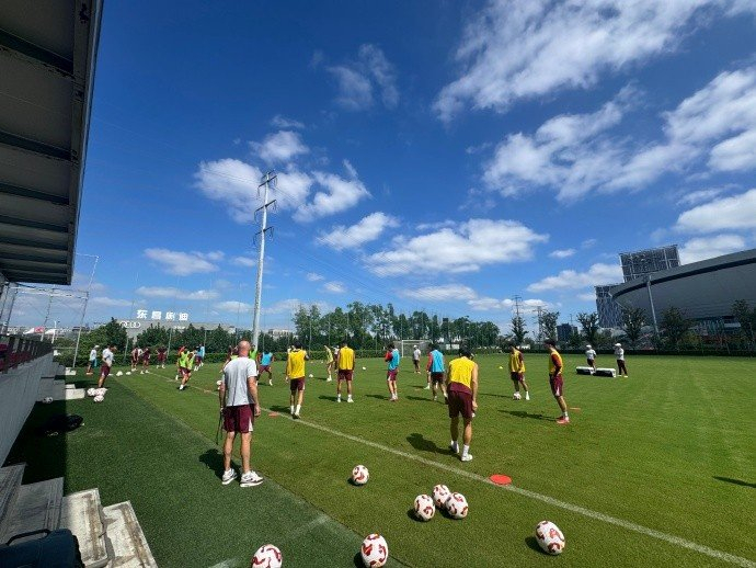 今晚体能课后，上海海港强势反弹备战全明星赛，话题不断，细节决定成败(北海365时事开讲最新消息)