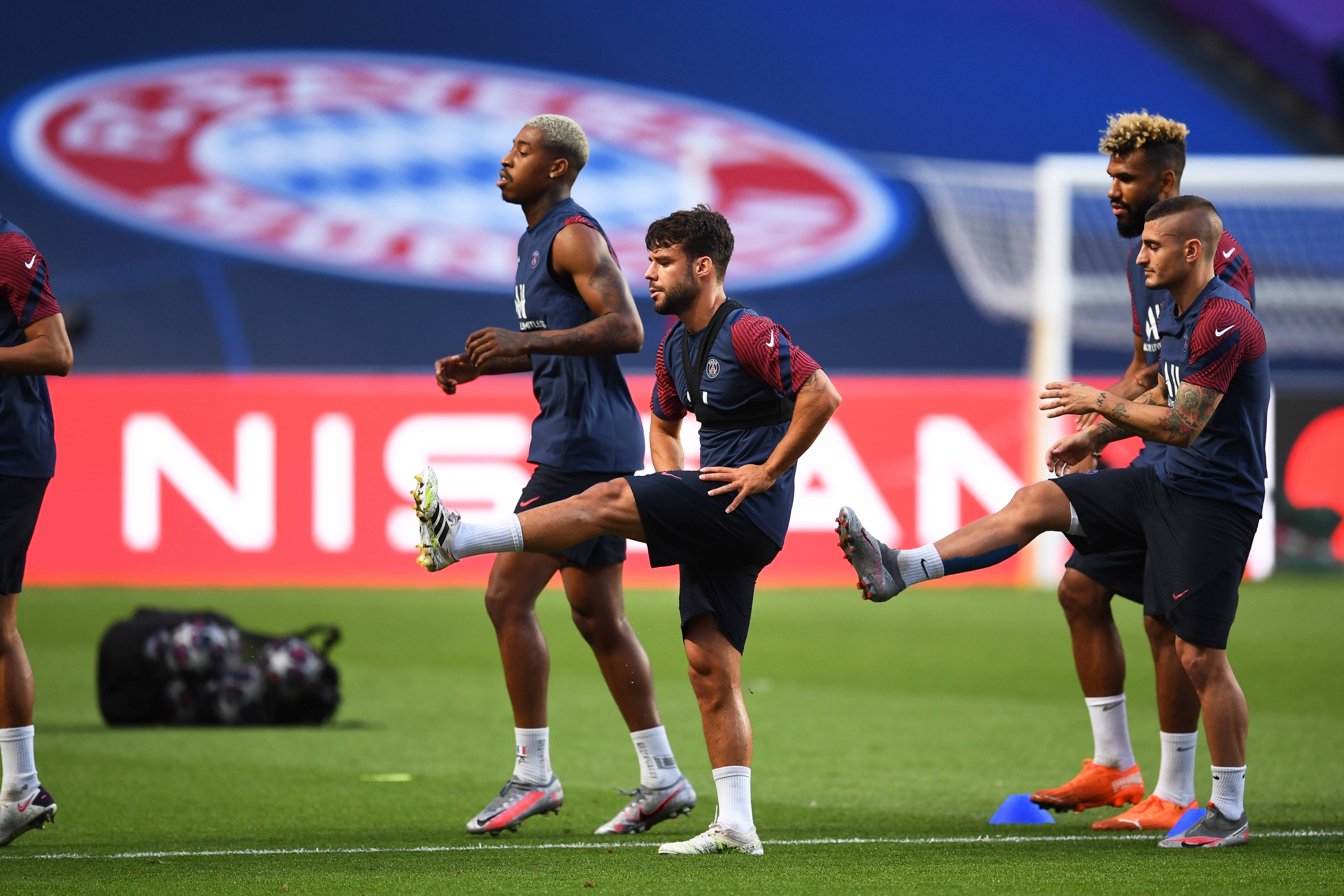 包含加时末段罗马备战欧冠，刷新队史纪录细节曝光，话题不断，赛程密集仍需轮换的词条