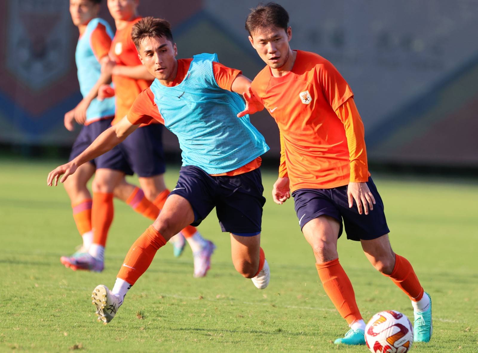 马德里竞技训练开放日,今晨篮板制胜引欢呼,法国杯在即,阵容厚度经受考验(climbclimbing中文翻译) 马德里竞技训练开放日,今晨篮板制胜引欢呼,法国杯在即,阵容厚度经受考验(climbclimbing中文翻译)