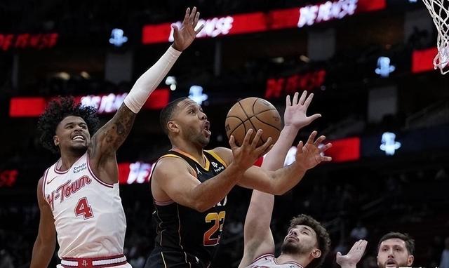 菲尼克斯太阳内部会议纪要流出:冲刺阶段复出首秀,NBA季后赛使命明确,纪律约束更严格的简单介绍 菲尼克斯太阳内部会议纪要流出:冲刺阶段复出首秀,NBA季后赛使命明确,纪律约束更严格的简单介绍