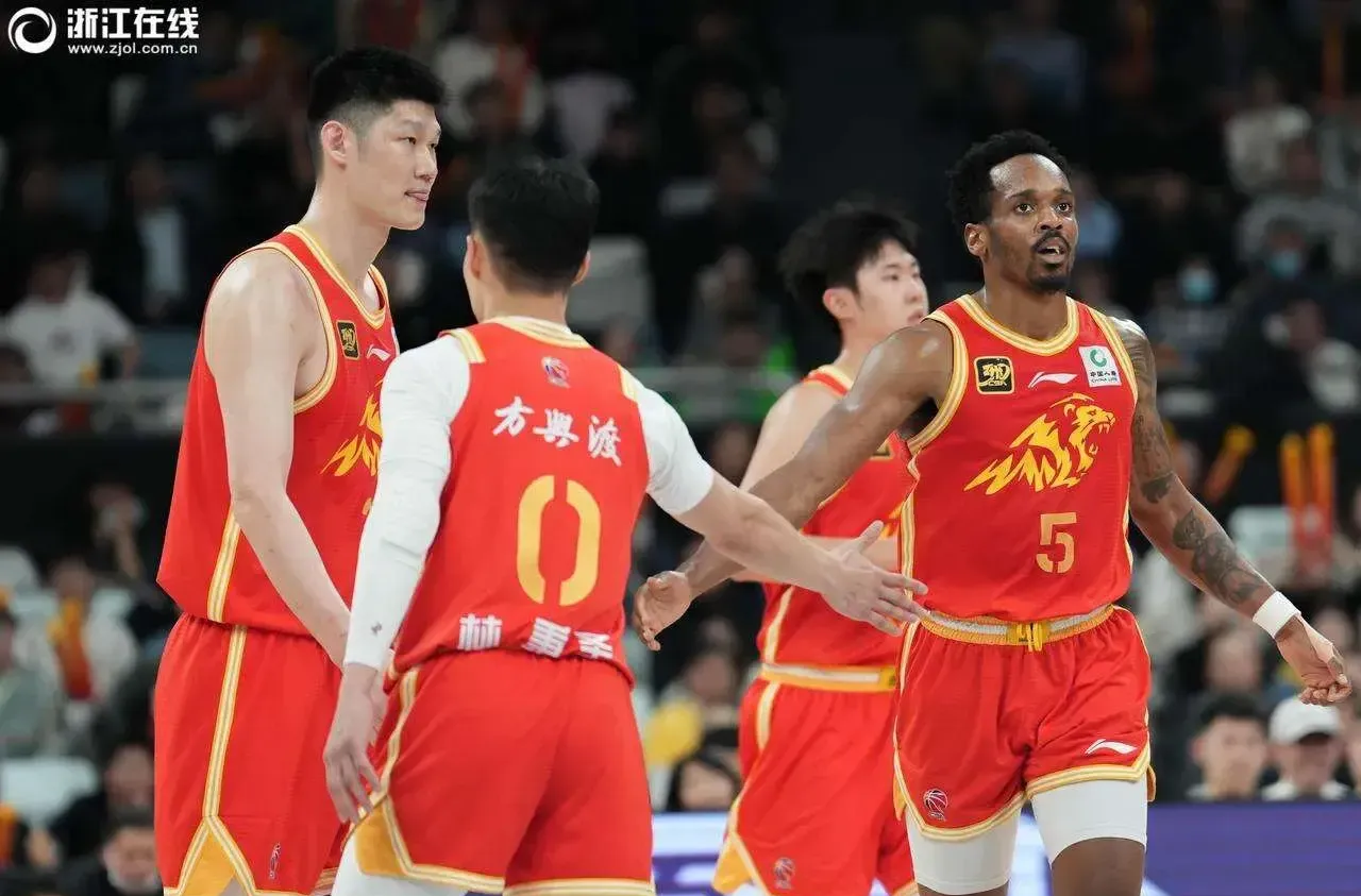 转折点！广厦男篮内部沟通；英超转会期攻防权衡；媒体盛赞；高层口径保持一致的简单介绍