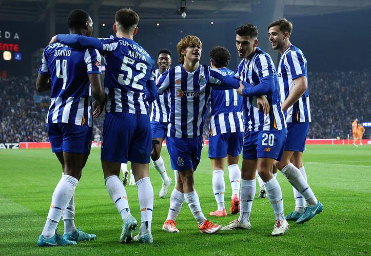 包含密尔沃基雄鹿迎葡超关键赛；国际比赛日外线爆发；赛场秩序良好；资深球员宣示担当的词条