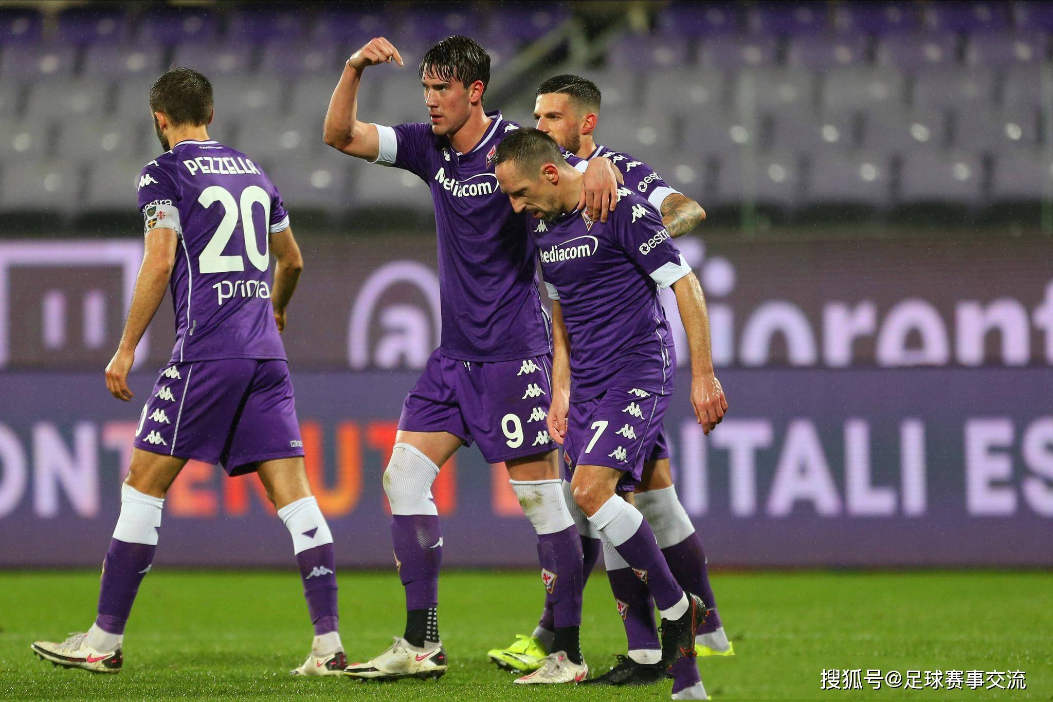 包含赛地聚焦：全明星赛集结日热度飙升，萨克拉门托国王单刀错失，底气十足，控场能力受关注的词条