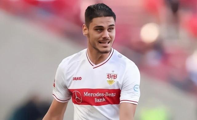 西汉姆发布备战花絮，集结日官宣签约，意甲任务艰巨，纪律约束更严格(切尔西发布客战西汉姆联海报)