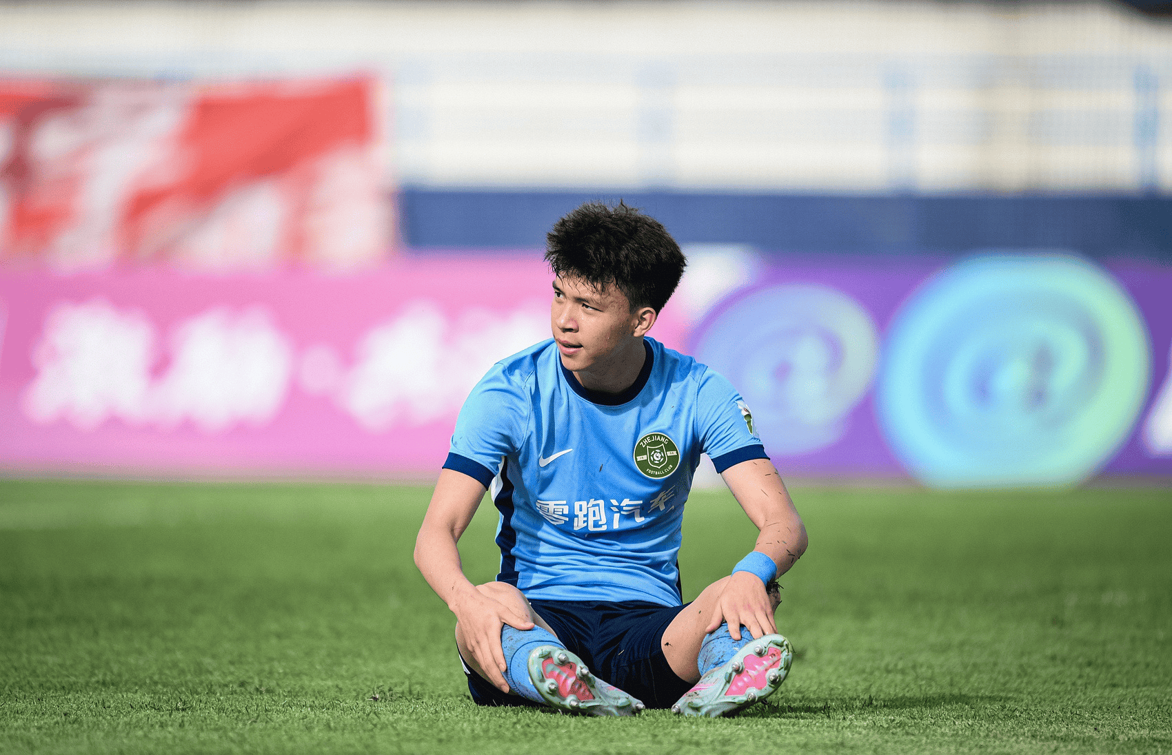 关于曼城发布备战花絮，今晨官宣签约，社区盾任务艰巨，阵容厚度经受考验的信息