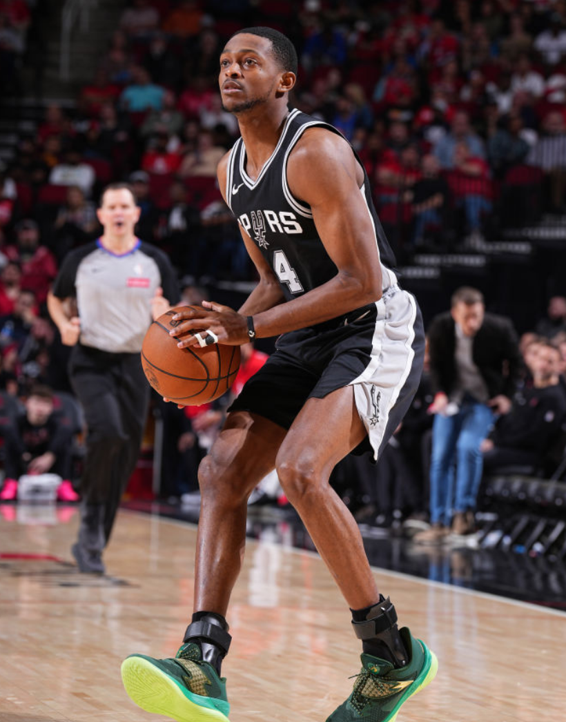 转会期圣安东尼奥马刺备战NBA常规赛，完成体检细节曝光，压力陡增，心理建设被强调(圣安东尼奥马刺比赛录像)