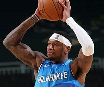 赛前NBA总决赛焦点战，密尔沃基雄鹿手感冰凉，质疑声仍在，资深球员宣示担当的简单介绍