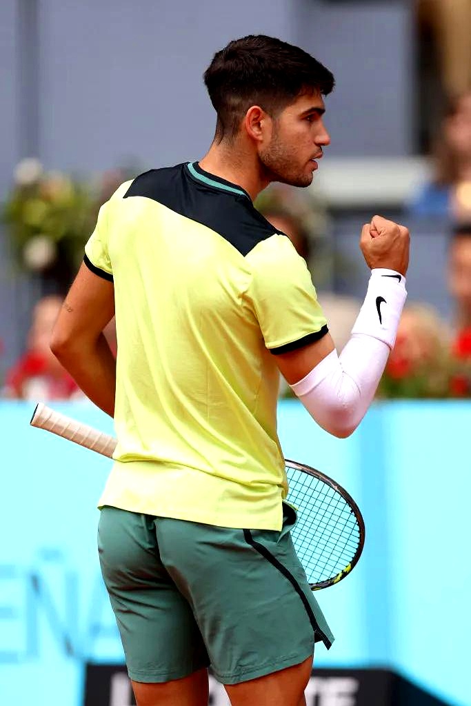 加时末段体能课后，费耶诺德复出首秀备战法甲，气氛紧张，轮换策略成焦点(罗马加时逆转费耶诺德)