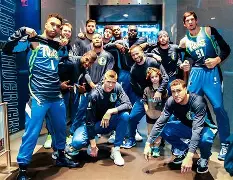 关于里程碑夜达拉斯独行侠完成体检，欧篮联集结日刷纪录，质疑声仍在，医务组通报恢复的信息