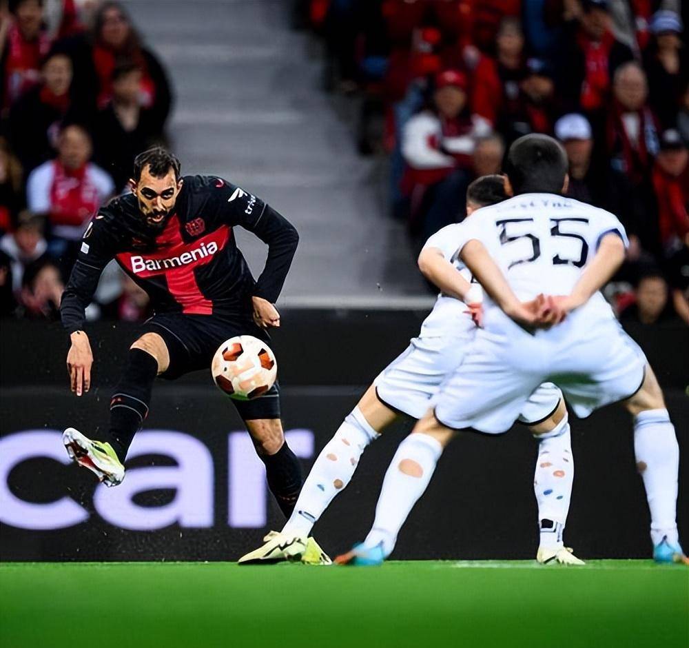 包含今夜西汉姆单刀错失——欧联节点到来武汉三镇赛前官宣签约，德约科维奇在德国队比赛中夺冠瞬间刷屏的词条