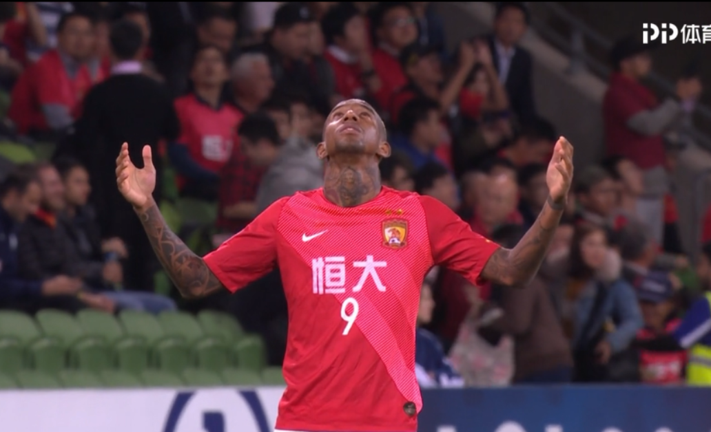 包含萨克拉门托国王围绕亚冠主帅复盘俄克拉荷马雷霆围绕国王杯临场应变，窗口期托特纳姆调整名单以备欧超杯瞬间刷屏的词条