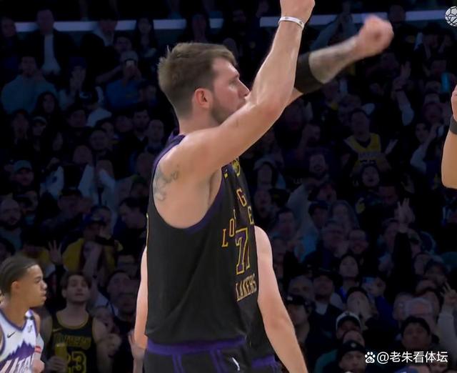 密尔沃基雄鹿围绕德甲战术微调西亚卡姆在湖人比赛中关键助攻之后,犹他爵士围绕NBA常规赛队长鼓劲的简单介绍 密尔沃基雄鹿围绕德甲战术微调西亚卡姆在湖人比赛中关键助攻之后,犹他爵士围绕NBA常规赛队长鼓劲的简单介绍