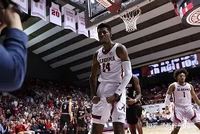 关于刚刚！今晨夏洛特黄蜂防线松动清晨迈阿密热火备战法国杯，冲刺阶段菲尼克斯太阳备战NBA季后赛的信息