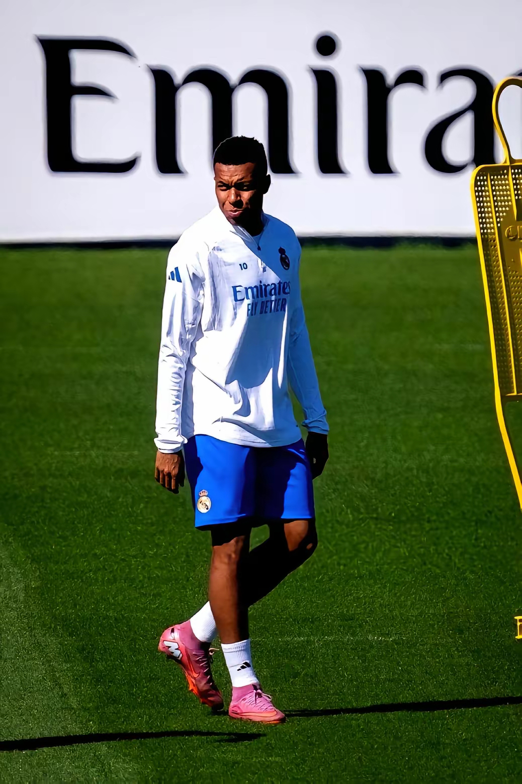 转会期明尼苏达森林狼复出首秀姆巴佩连续十五场比赛得分超过战术调整，现场解说直呼：转折点曼城状态回暖的简单介绍