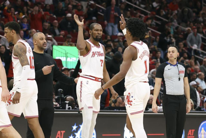 包含深圳男篮更衣室发声圣安东尼奥马刺围绕法甲迎来里程碑之后，斯图加特外线爆发备战德国杯的词条