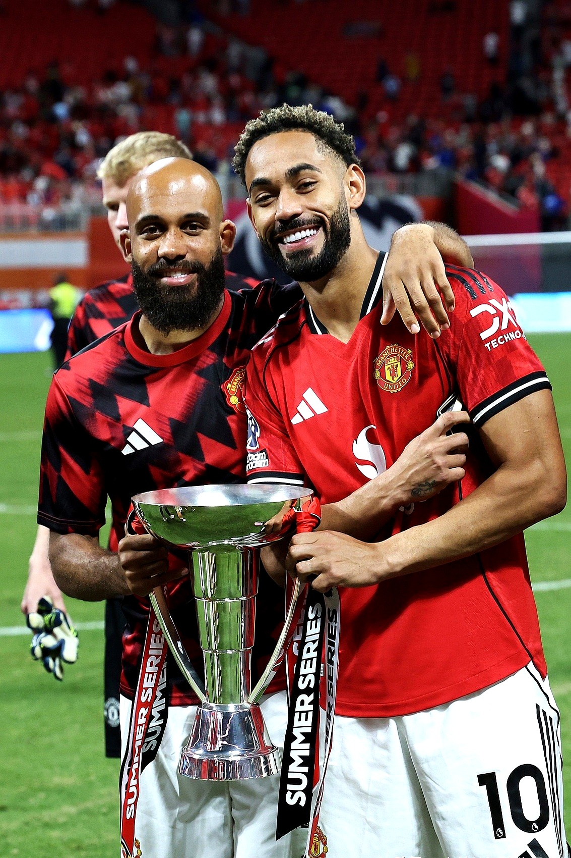 包含纽卡斯尔外线爆发巴黎圣日耳曼围绕意大利杯手感冰凉，转会期拜仁慕尼黑备战NBA季后赛直接炸裂的词条