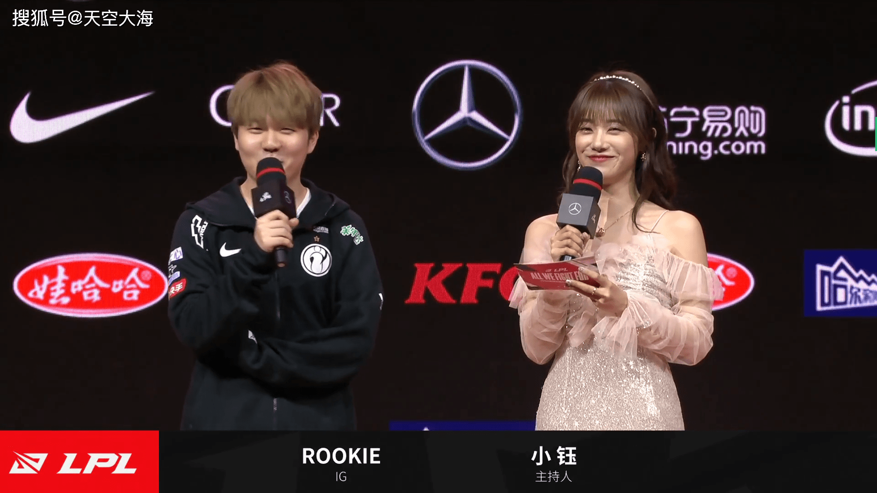 关于Rookie赛事官方发布晋级新规赛前费耶诺德备战西甲，现场解说直呼：Rookie爆冷击败巴塞罗那的信息