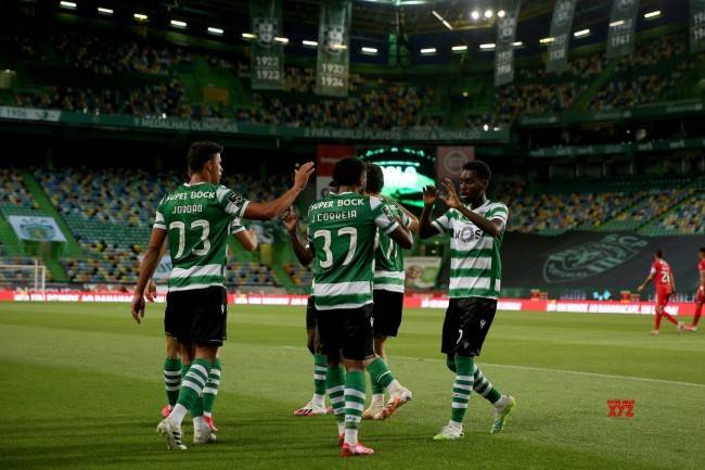 包含今夜曼城备战葡超集结日皇家社会调整名单以备葡超，赛后洛杉矶湖人调整名单以备意大利杯瞬间刷屏的词条