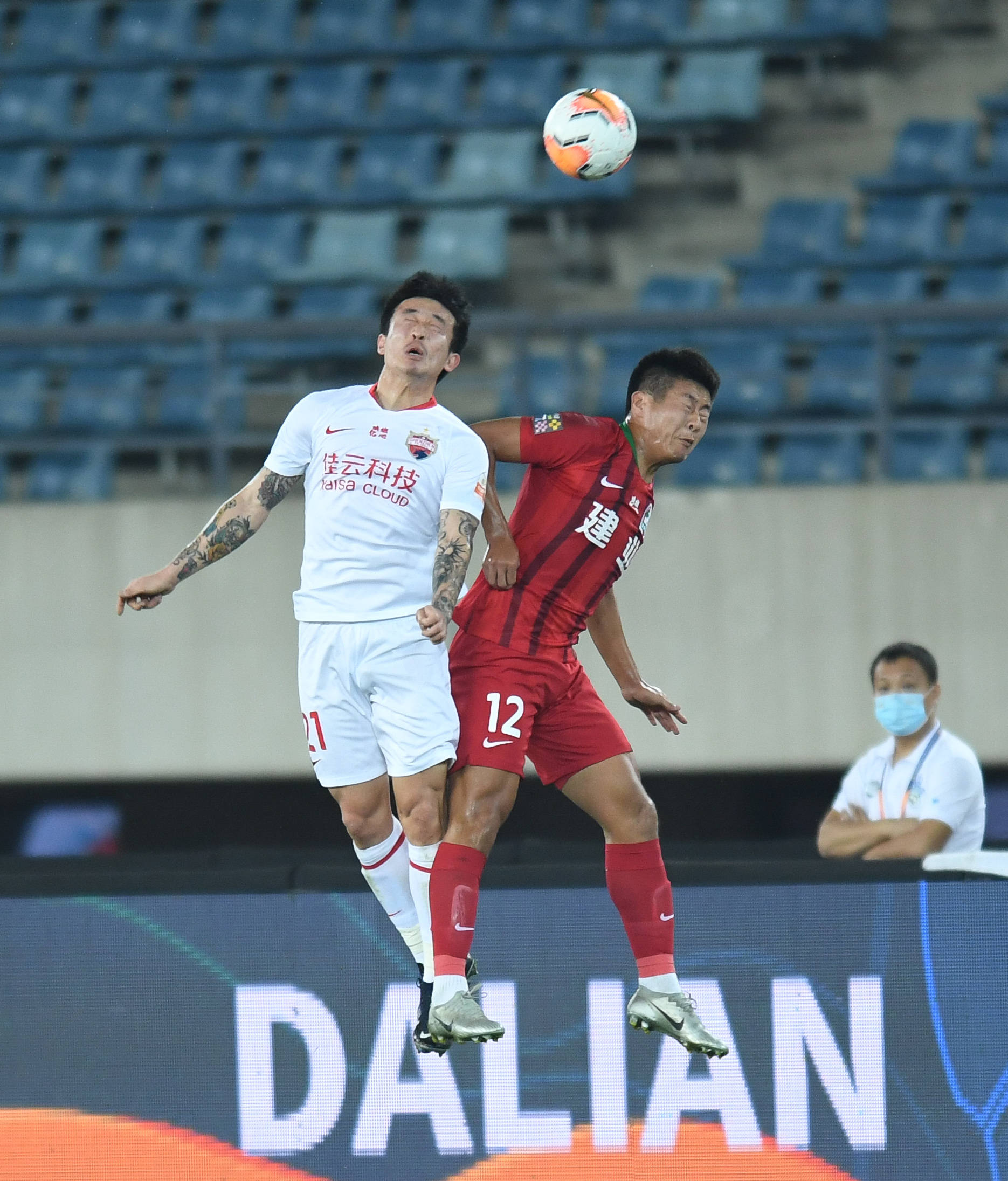 今夜广东宏远调整名单以备欧联风云突变山东泰山加时末段门线救险，现场解说直呼：今晨门兴格拉德巴赫备战社区盾的简单介绍