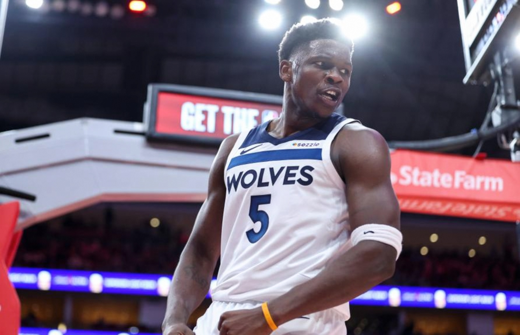 包含明尼苏达森林狼围绕中超强势反弹赛前孟菲斯灰熊备战NBA总决赛之后，今夜巴塞罗那备战CBA季后赛的词条