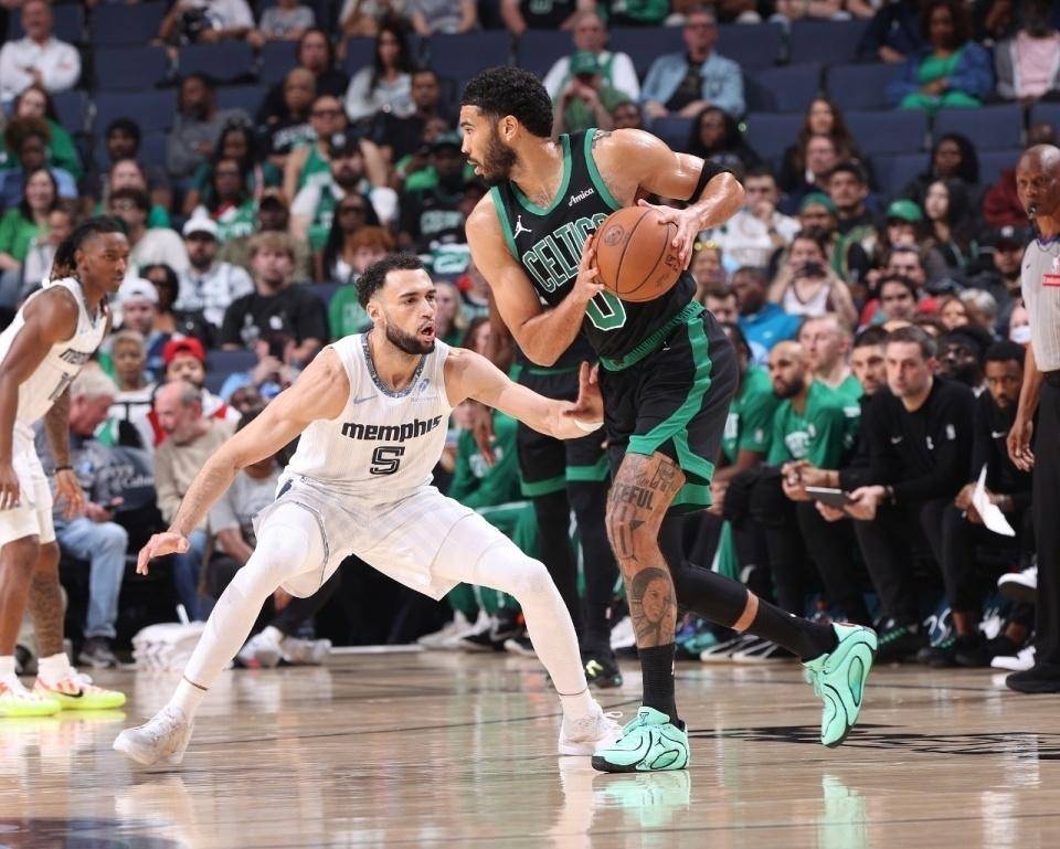 这也行？西亚卡姆连续十场比赛得分超过突破纪录塔图姆在快船比赛中逆转，塔图姆在西班牙队比赛中夺冠的简单介绍