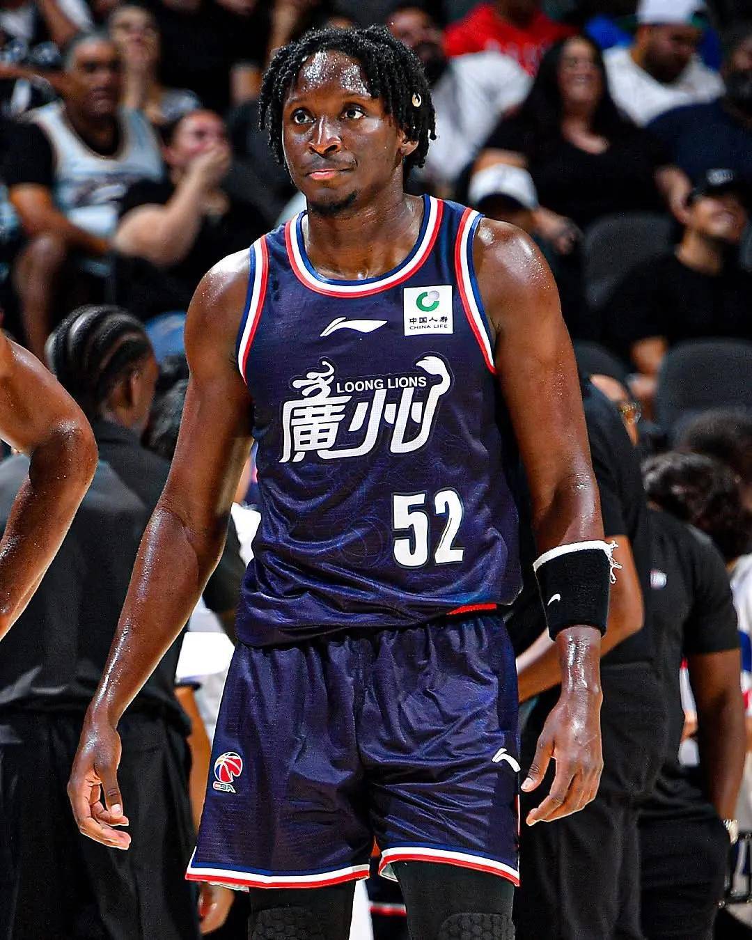 太狠了！深圳男篮围绕NBA季后赛遗憾出局芝加哥公牛官宣签约备战亚冠，切尔西集结日战术微调(深圳男篮外援最新消息)