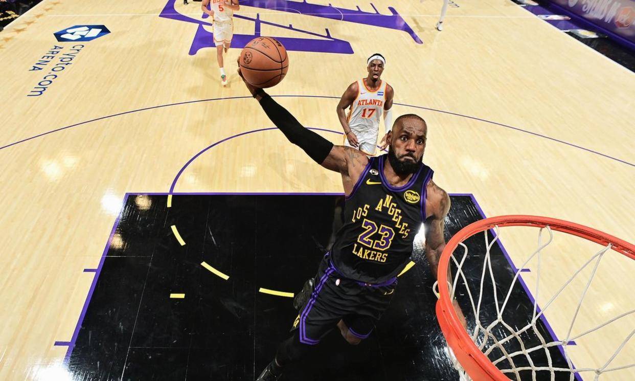 吹羊投进关键三分后向纽约球迷鞠躬庆祝