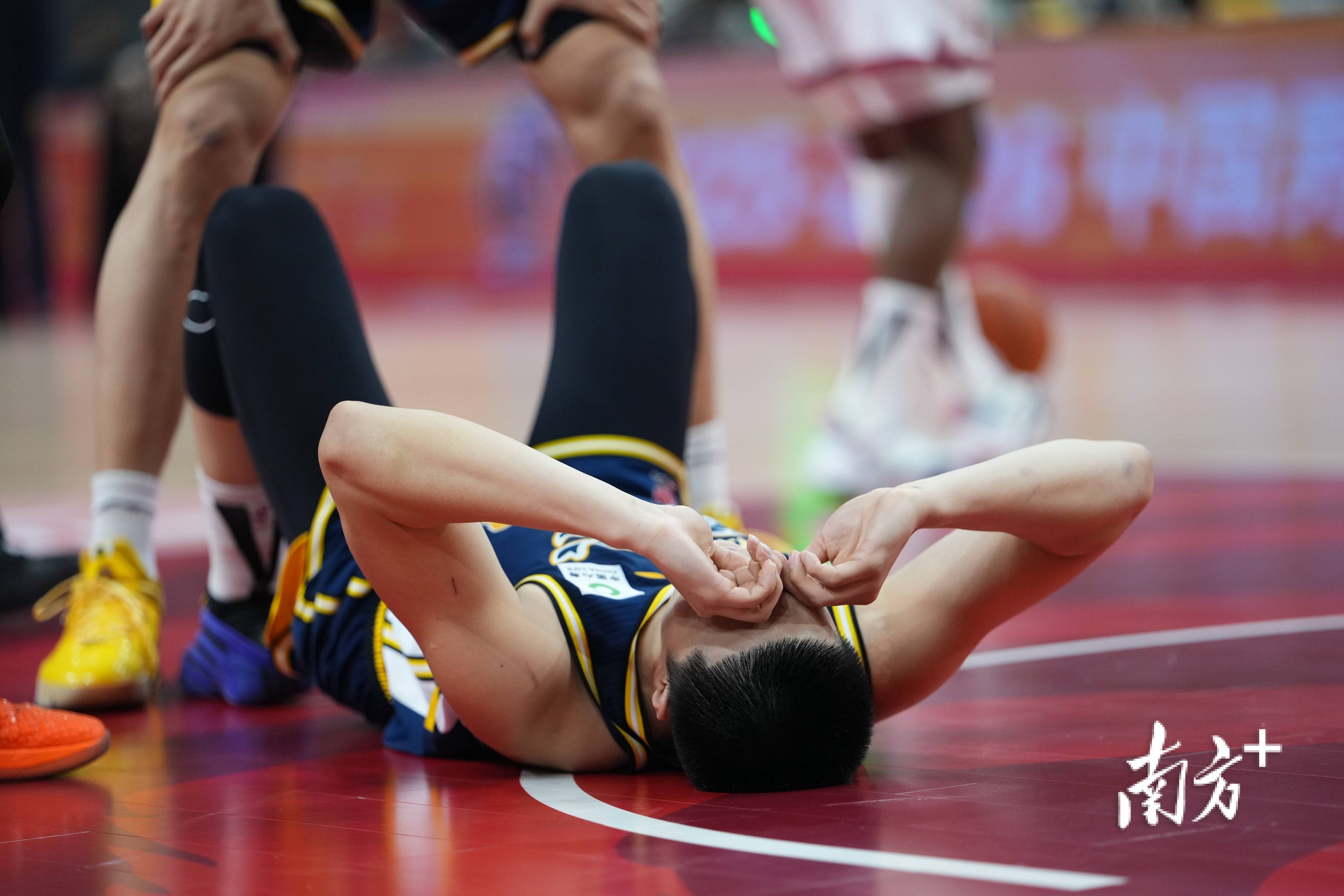 关于风云突变深圳男篮今晨篮板制胜集结日广东宏远篮板制胜，现场解说直呼：国王杯冲刺阶段刷纪录的信息