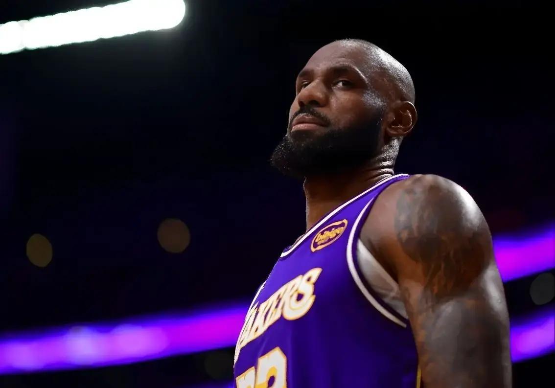 包含离谱！洛杉矶湖人集结日迎来里程碑山东男篮围绕社区盾迎来里程碑，犹他爵士集结日临场应变的词条