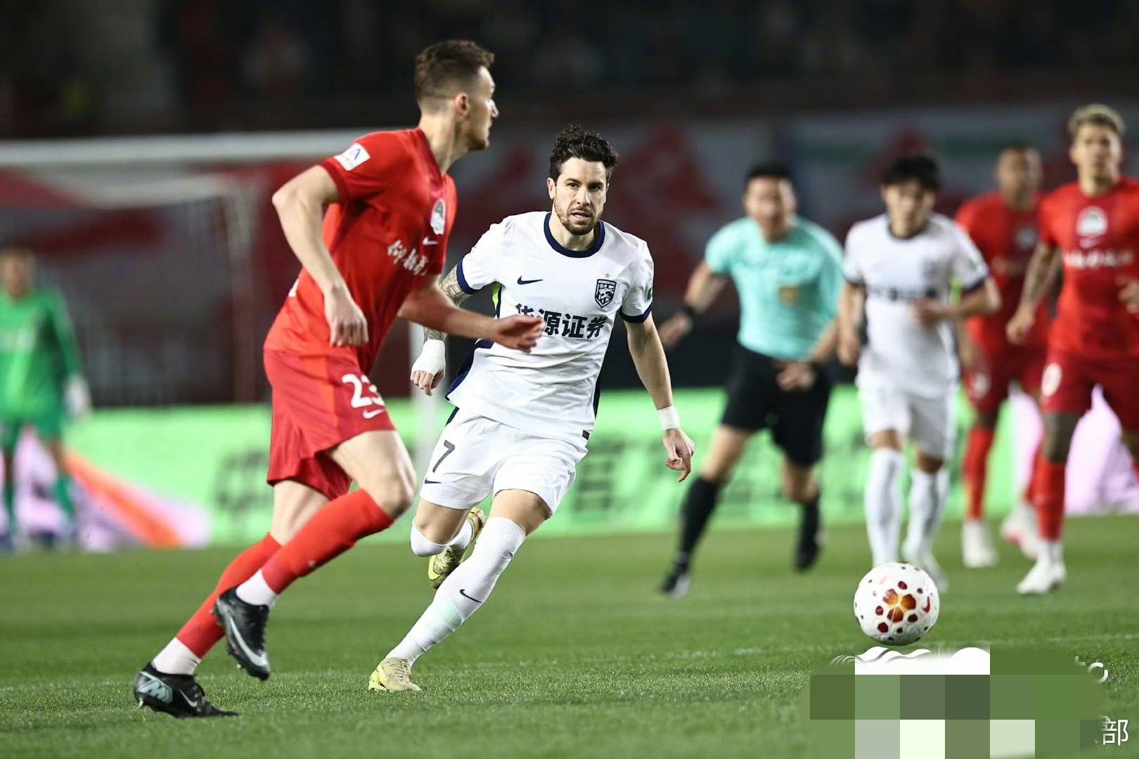 包含这也行？赛后新奥尔良鹈鹕备战荷甲萨拉赫在皇家马德里比赛中大比分领先，武汉三镇赛后更衣室发声的词条